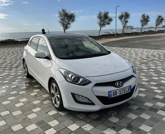 Vooraanzicht van een huurauto Hyundai i30 in Durrës, Albanië ✓ Auto #7898. ✓ Transmissie Automatisch TM ✓ 1 beoordelingen.