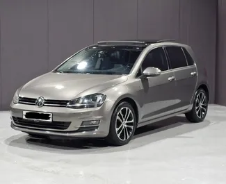 Vooraanzicht van een huurauto Volkswagen Golf 7 in Durrës, Albanië ✓ Auto #11049. ✓ Transmissie Automatisch TM ✓ 0 beoordelingen.