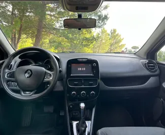 Interieur van Renault Clio 4 te huur in Montenegro. Een geweldige auto met 5 zitplaatsen en een Automatisch transmissie.