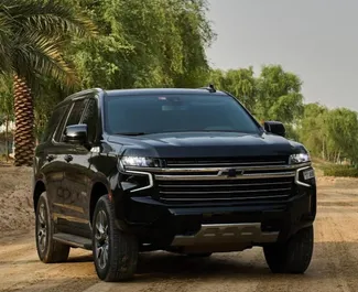 Vooraanzicht van een huurauto Chevrolet Tahoe in Dubai, Verenigde Arabische Emiraten ✓ Auto #8552. ✓ Transmissie Automatisch TM ✓ 2 beoordelingen.