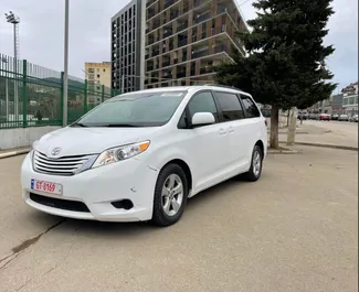 Autohuur Toyota Sienna 2015 in in Georgië, met Benzine brandstof en 320 pk ➤ Vanaf 110 GEL per dag.