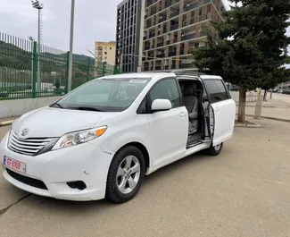 Verhuur Toyota Sienna. Comfort, Minivan Auto te huur in Georgië ✓ Borg van Zonder Borg ✓ Verzekeringsmogelijkheden TPL, Passagiers, Diefstal, Jonge.