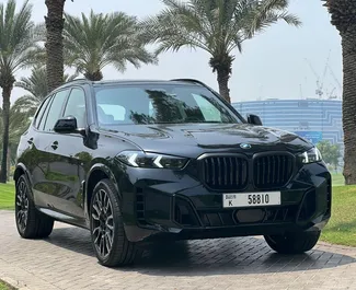 Autohuur BMW X5 2024 in in de VAE, met Benzine brandstof en 249 pk ➤ Vanaf 826 AED per dag.