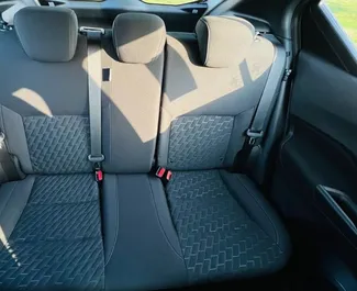 Benzine motor van 4,0L van Nissan Kicks 2023 te huur in Dubai.