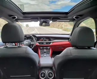 Alfa Romeo Stelvio Quadrifoglio 2018 met Aandrijving op alle wielen systeem, beschikbaar in Tbilisi.