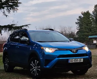 Vooraanzicht van een huurauto Toyota Rav4 in Koetaisi, Georgië ✓ Auto #5601. ✓ Transmissie Automatisch TM ✓ 1 beoordelingen.