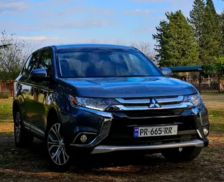 Vooraanzicht van een huurauto Mitsubishi Outlander Xl in Tbilisi, Georgië ✓ Auto #11167. ✓ Transmissie Automatisch TM ✓ 0 beoordelingen.