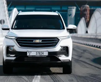 Vooraanzicht van een huurauto Chevrolet Captiva in Dubai, Verenigde Arabische Emiraten ✓ Auto #11449. ✓ Transmissie Automatisch TM ✓ 0 beoordelingen.
