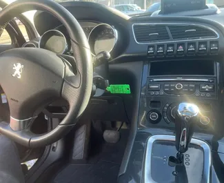 Interieur van Peugeot 3008 te huur in Montenegro. Een geweldige auto met 5 zitplaatsen en een Automatisch transmissie.