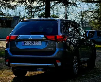 Mitsubishi Outlander Xl 2016 beschikbaar voor verhuur in Tbilisi, met een kilometerlimiet van onbeperkt.