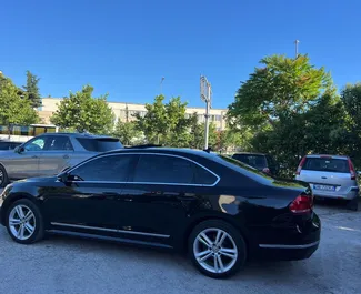 Vooraanzicht van een huurauto Volkswagen Passat in Tirana, Albanië ✓ Auto #11396. ✓ Transmissie Automatisch TM ✓ 0 beoordelingen.