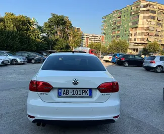 Verhuur Volkswagen Jetta. Economy, Comfort Auto te huur in Albanië ✓ Borg van Zonder Borg ✓ Verzekeringsmogelijkheden TPL, CDW, Diefstal, Buitenland.