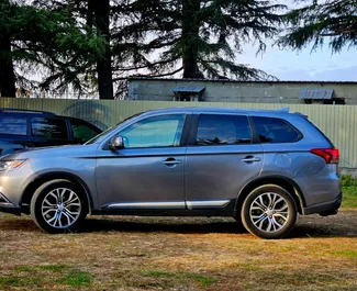 Interieur van Mitsubishi Outlander Xl te huur in Georgië. Een geweldige auto met 7 zitplaatsen en een Automatisch transmissie.