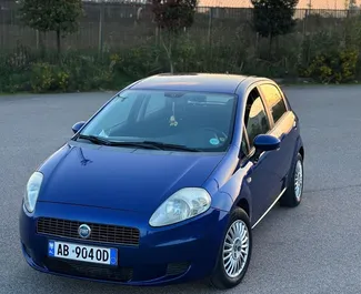 Vooraanzicht van een huurauto Fiat Punto in Durrës, Albanië ✓ Auto #11532. ✓ Transmissie Handmatig TM ✓ 0 beoordelingen.