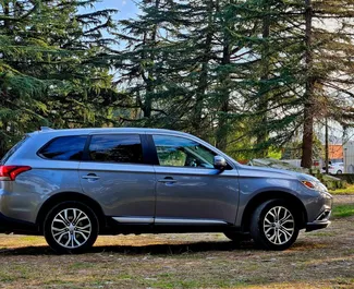 Mitsubishi Outlander Xl 2016 met Aandrijving op alle wielen systeem, beschikbaar in Tbilisi.