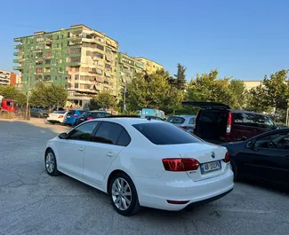 Autohuur Volkswagen Jetta 2015 in in Albanië, met Diesel brandstof en 140 pk ➤ Vanaf 33 EUR per dag.