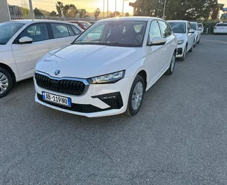 Vooraanzicht van een huurauto Skoda Scala op de luchthaven van Tirana, Albanië ✓ Auto #11518. ✓ Transmissie Handmatig TM ✓ 0 beoordelingen.