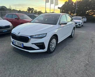 Vooraanzicht van een huurauto Skoda Scala op de luchthaven van Tirana, Albanië ✓ Auto #11522. ✓ Transmissie Handmatig TM ✓ 0 beoordelingen.