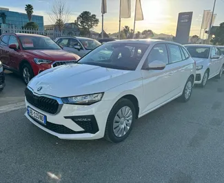 Vooraanzicht van een huurauto Skoda Scala op de luchthaven van Tirana, Albanië ✓ Auto #11519. ✓ Transmissie Handmatig TM ✓ 0 beoordelingen.