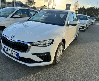 Vooraanzicht van een huurauto Skoda Scala op de luchthaven van Tirana, Albanië ✓ Auto #11523. ✓ Transmissie Handmatig TM ✓ 0 beoordelingen.