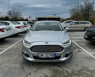 Vooraanzicht van een huurauto Ford Mondeo op de luchthaven van Tirana, Albanië ✓ Auto #11591. ✓ Transmissie Automatisch TM ✓ 0 beoordelingen.