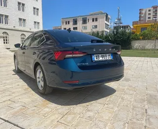 Vooraanzicht van een huurauto Skoda Octavia op de luchthaven van Tirana, Albanië ✓ Auto #11511. ✓ Transmissie Automatisch TM ✓ 0 beoordelingen.