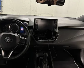 Toyota Corolla 2019 beschikbaar voor verhuur in Barcelona, met een kilometerlimiet van 250 km/dag.