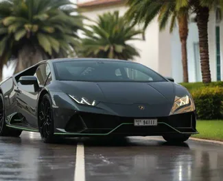 Benzine motor van 5,2L van Lamborghini Huracan Coupe 2023 te huur in Dubai.