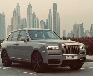 Rolls-Royce Cullinan 2023 met Vooraandrijving systeem, beschikbaar in Dubai.