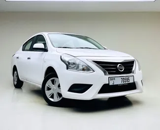 Vooraanzicht van een huurauto Nissan Sunny in Dubai, Verenigde Arabische Emiraten ✓ Auto #11468. ✓ Transmissie Automatisch TM ✓ 0 beoordelingen.