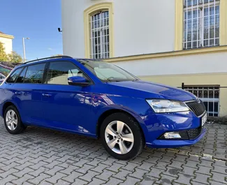 Vooraanzicht van een huurauto Skoda Fabia Combi Praag, Tsjechië ✓ Auto #387. ✓ Transmissie Handmatig TM ✓ 0 beoordelingen.