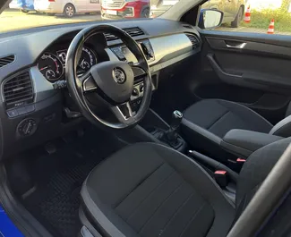 Interieur van Skoda Fabia Combi te huur in Tsjechië. Een geweldige auto met 5 zitplaatsen en een Handmatig transmissie.