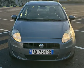 Vooraanzicht van een huurauto Fiat Punto in Durrës, Albanië ✓ Auto #11533. ✓ Transmissie Handmatig TM ✓ 0 beoordelingen.