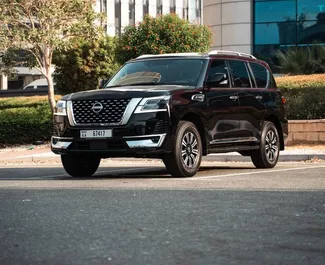 Vooraanzicht van een huurauto Nissan Patrol in Dubai, Verenigde Arabische Emiraten ✓ Auto #11345. ✓ Transmissie Automatisch TM ✓ 0 beoordelingen.