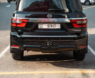 Nissan Patrol 2023 beschikbaar voor verhuur in Dubai, met een kilometerlimiet van 250 km/dag.