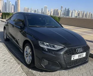 Vooraanzicht van een huurauto Audi A3 op de internationale luchthaven van Dubai, Verenigde Arabische Emiraten ✓ Auto #11548. ✓ Transmissie Automatisch TM ✓ 0 beoordelingen.