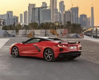 Vooraanzicht van een huurauto Chevrolet Corvette op de internationale luchthaven van Dubai, Verenigde Arabische Emiraten ✓ Auto #11554. ✓ Transmissie Automatisch TM ✓ 0 beoordelingen.