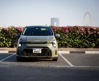 Kia Picanto 2023 beschikbaar voor verhuur op de internationale luchthaven van Dubai, met een kilometerlimiet van 200 km/dag.