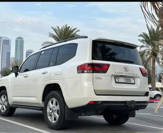 Autohuur Toyota Land Cruiser 300 #11583 Automatisch op de internationale luchthaven van Dubai, uitgerust met 3,5L motor ➤ Van Feruzkhon in de VAE.