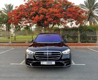 Verhuur Mercedes-Benz S500. Premium, Luxe Auto te huur in de VAE ✓ Borg van Borg van 3000 AED ✓ Verzekeringsmogelijkheden TPL, CDW.