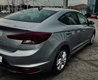 Hyundai Elantra 2019 beschikbaar voor verhuur op de luchthaven van Tbilisi, met een kilometerlimiet van onbeperkt.