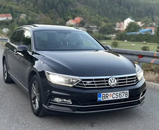 Vooraanzicht van een huurauto Volkswagen Passat Variant in Becici, Montenegro ✓ Auto #11399. ✓ Transmissie Automatisch TM ✓ 0 beoordelingen.