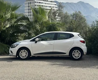 Verhuur Renault Clio 4. Economy Auto te huur in Montenegro ✓ Borg van Zonder Borg ✓ Verzekeringsmogelijkheden TPL, CDW, SCDW, Passagiers, Diefstal, Buitenland.