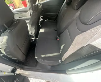 Interieur van Renault Clio 4 te huur in Montenegro. Een geweldige auto met 5 zitplaatsen en een Handmatig transmissie.