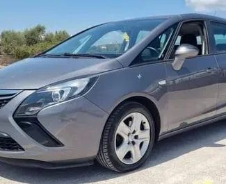 Vooraanzicht van een huurauto Opel Zafira in Palma de Mallorca, Spanje ✓ Auto #11580. ✓ Transmissie Handmatig TM ✓ 0 beoordelingen.