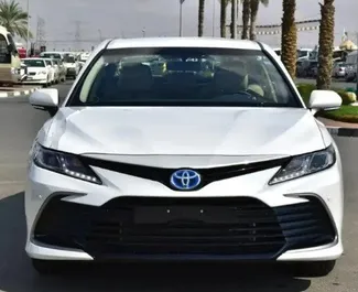 Verhuur Toyota Camry. Comfort, Premium Auto te huur in de VAE ✓ Borg van Borg van 500 AED ✓ Verzekeringsmogelijkheden TPL, SCDW, Diefstal.