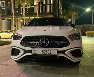 Mercedes-Benz GLA220 2023 beschikbaar voor verhuur in Dubai, met een kilometerlimiet van onbeperkt.