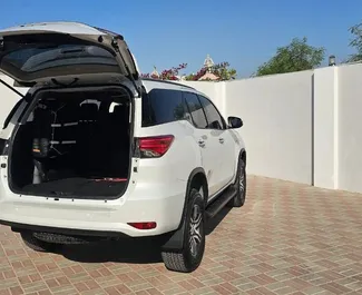 Autohuur Toyota Fortuner #11629 Automatisch in Dubai, uitgerust met 80,0L motor ➤ Van Mohammad in de VAE.