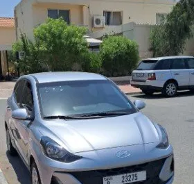 Autohuur Hyundai i10 2024 in in de VAE, met Benzine brandstof en 74 pk ➤ Vanaf 95 AED per dag.