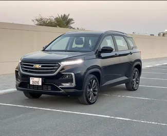 Vooraanzicht van een huurauto Chevrolet Captiva in Dubai, Verenigde Arabische Emiraten ✓ Auto #11475. ✓ Transmissie Automatisch TM ✓ 0 beoordelingen.